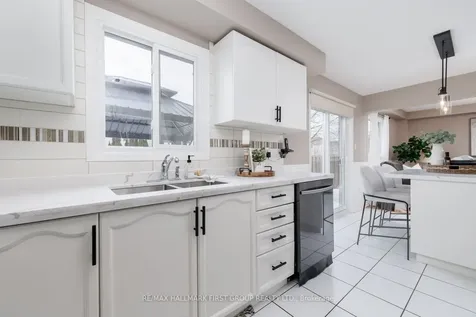 18 Laurelwood Street Clarington ON L1C 4Z7