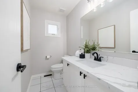 18 Laurelwood Street Clarington ON L1C 4Z7