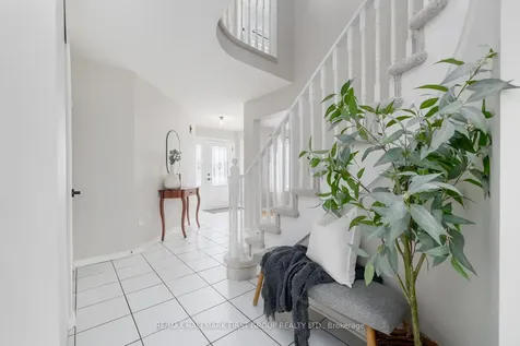 18 Laurelwood Street Clarington ON L1C 4Z7