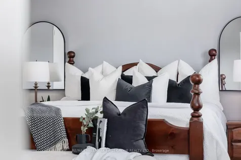 18 Laurelwood Street Clarington ON L1C 4Z7