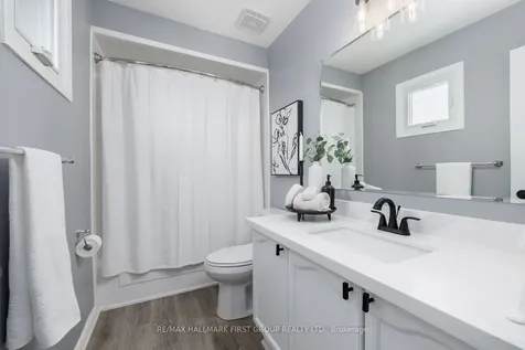 18 Laurelwood Street Clarington ON L1C 4Z7