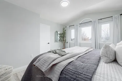 18 Laurelwood Street Clarington ON L1C 4Z7