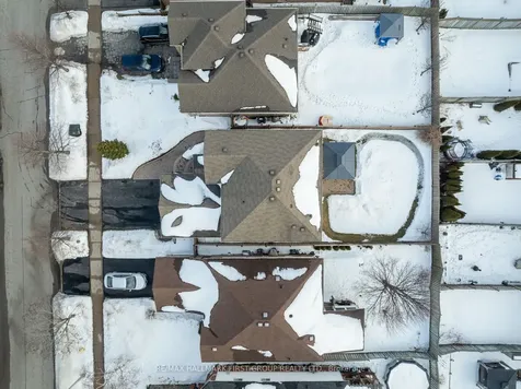 18 Laurelwood Street Clarington ON L1C 4Z7