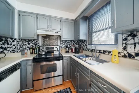 31 Hewitt Crescent Ajax ON L1S 7A5