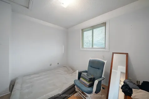 31 Hewitt Crescent Ajax ON L1S 7A5