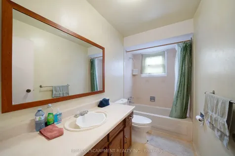 31 Hewitt Crescent Ajax ON L1S 7A5