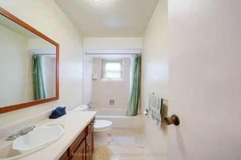 31 Hewitt Crescent Ajax ON L1S 7A5