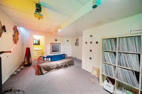 31 Hewitt Crescent Ajax ON L1S 7A5