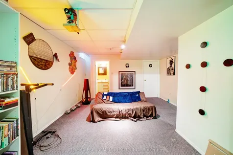 31 Hewitt Crescent Ajax ON L1S 7A5