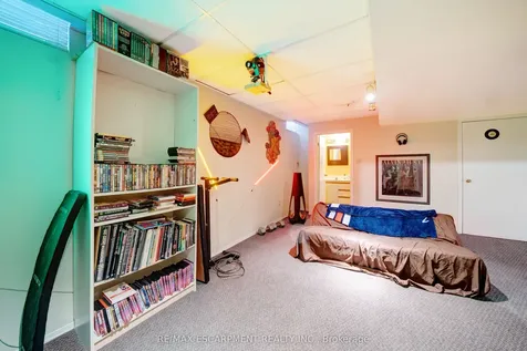 31 Hewitt Crescent Ajax ON L1S 7A5