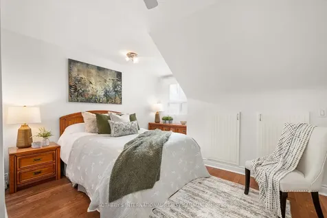 2 Winston Avenue Toronto ON M1N 1W3