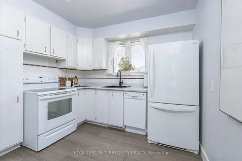 32 Admiral Road Ajax ON L1S 2N9