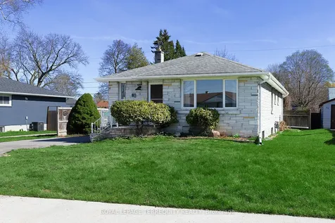 32 Admiral Road Ajax ON L1S 2N9