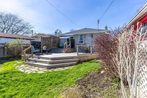 32 Admiral Road Ajax ON L1S 2N9