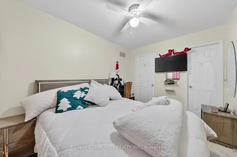 1645 Autumn Crescent Pickering ON L1V 6X6