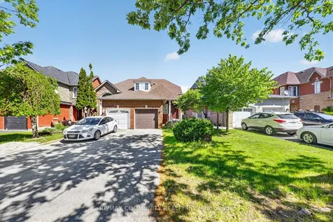 1645 Autumn Crescent Pickering ON L1V 6X6