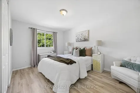 737 Greenoch Court Oshawa ON L1J 6H4