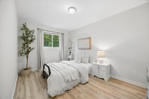 737 Greenoch Court Oshawa ON L1J 6H4