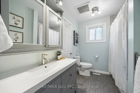 737 Greenoch Court Oshawa ON L1J 6H4