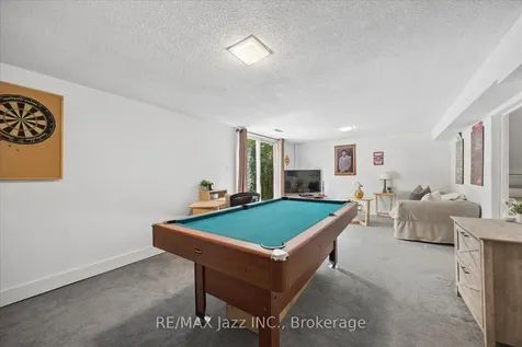 737 Greenoch Court Oshawa ON L1J 6H4