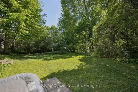 737 Greenoch Court Oshawa ON L1J 6H4