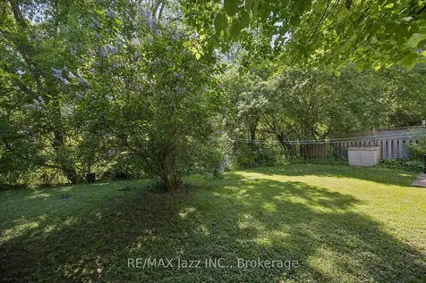 737 Greenoch Court Oshawa ON L1J 6H4