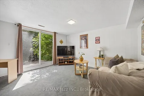 737 Greenoch Court Oshawa ON L1J 6H4