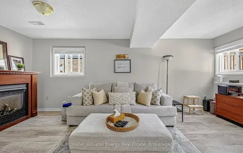 17 Abernethy Crescent Clarington ON L1C 4Z1