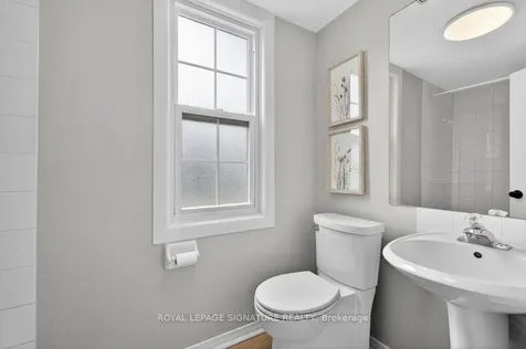 3244 St Clair Avenue E Toronto ON M1L 1V8