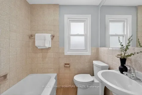 3244 St Clair Avenue E Toronto ON M1L 1V8