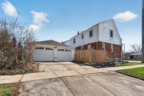 3244 St Clair Avenue E Toronto ON M1L 1V8