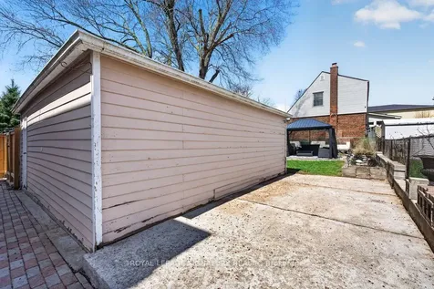 3244 St Clair Avenue E Toronto ON M1L 1V8