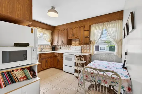 820 Simcoe Street N Oshawa ON L1G 4V8