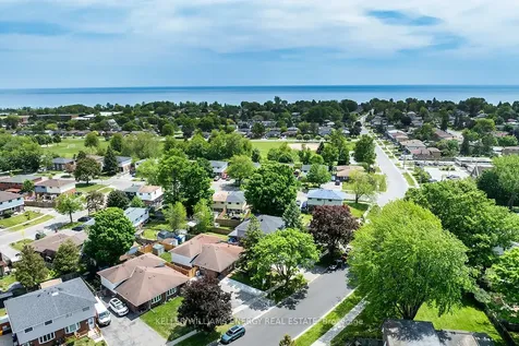 1281 Oxford Street Oshawa ON L1J 3W5