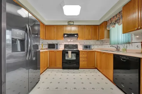 1182 Thimbleberry Circle Oshawa ON L1K 2H3