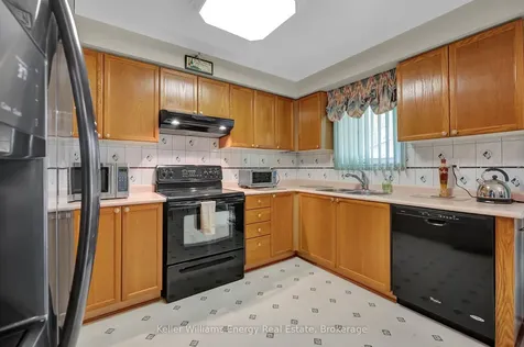 1182 Thimbleberry Circle Oshawa ON L1K 2H3