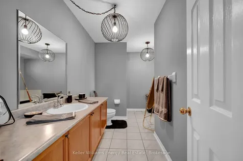 1182 Thimbleberry Circle Oshawa ON L1K 2H3