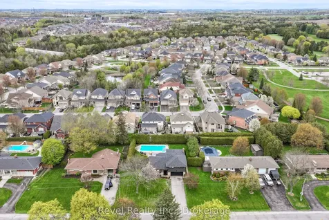 336 Meadow Street Oshawa ON L1L 1A3