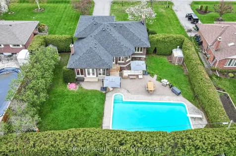336 Meadow Street Oshawa ON L1L 1A3