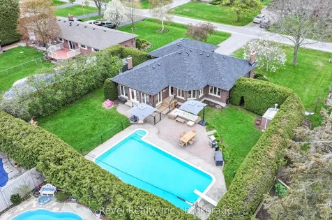 336 Meadow Street Oshawa ON L1L 1A3
