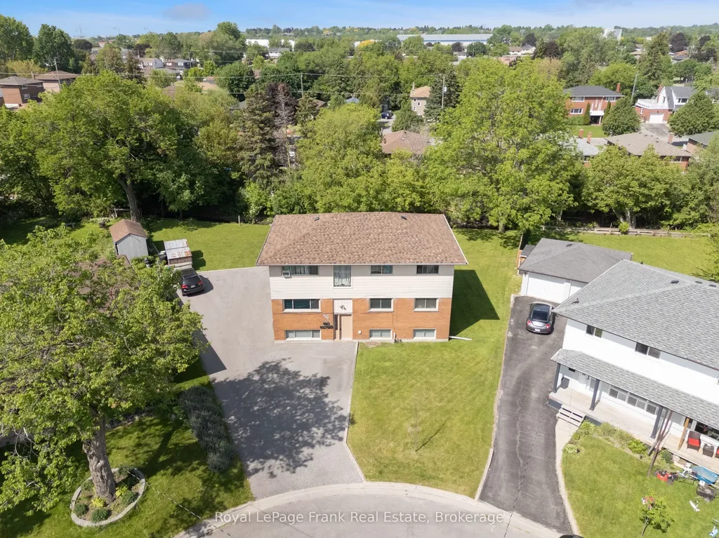 596 Talbot Court Oshawa ON L1J 2E8
