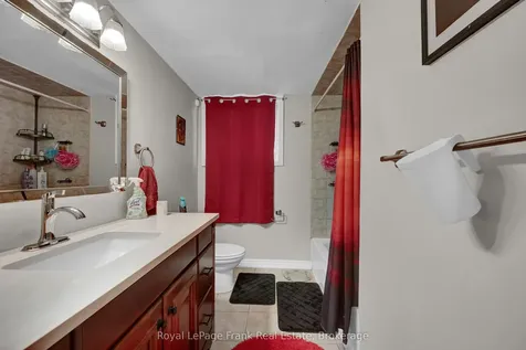 596 Talbot Court Oshawa ON L1J 2E8