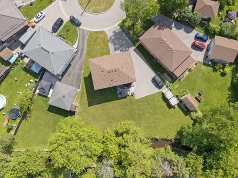 596 Talbot Court Oshawa ON L1J 2E8