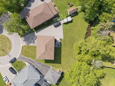 596 Talbot Court Oshawa ON L1J 2E8