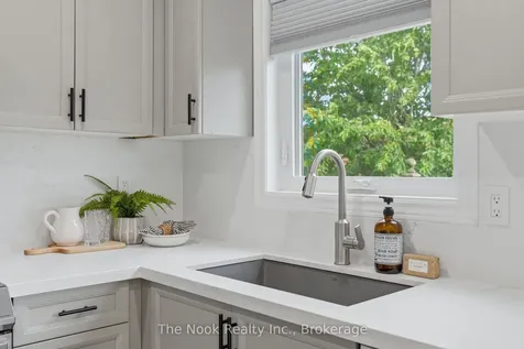 1624 Arcadia Square Pickering ON L1V 6W3