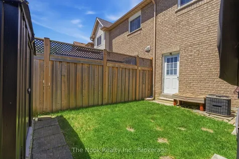 1624 Arcadia Square Pickering ON L1V 6W3