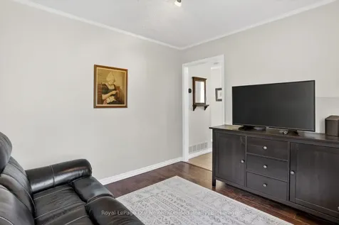 656 Hillcroft Street Oshawa ON L1G 7X6