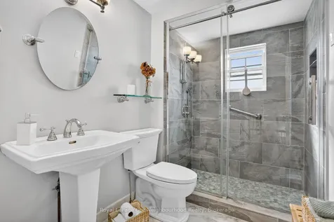 656 Hillcroft Street Oshawa ON L1G 7X6