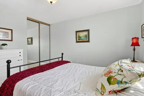 656 Hillcroft Street Oshawa ON L1G 7X6