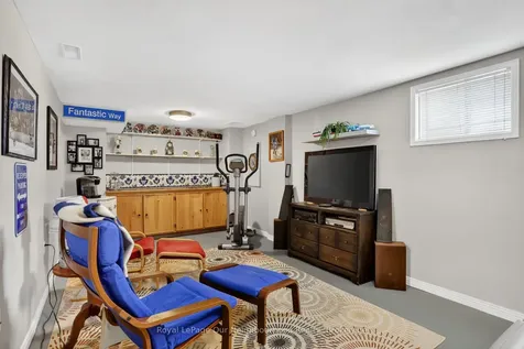 656 Hillcroft Street Oshawa ON L1G 7X6
